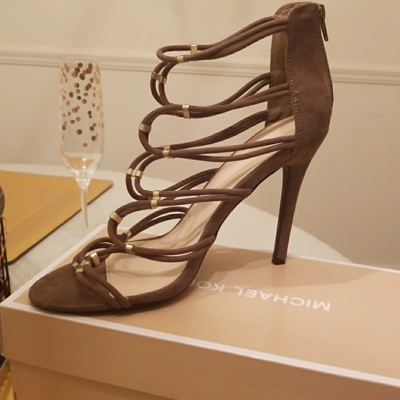 Heels - Picture 3 of 3